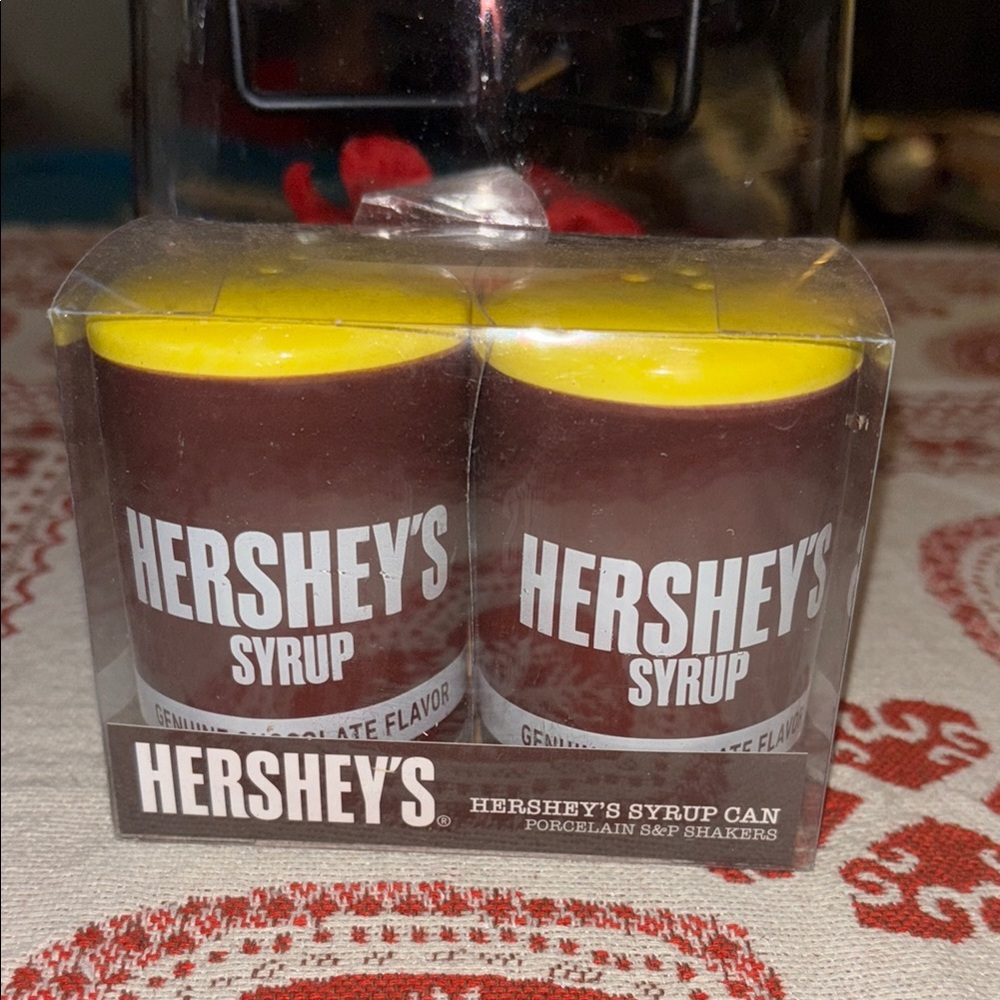 Hershey Syrup Porcelain Salt n Pepper Shakers!